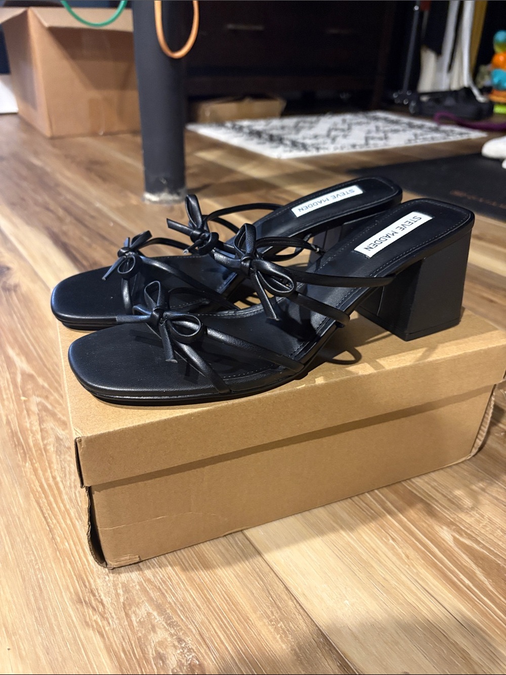 Steve madden bow sandals